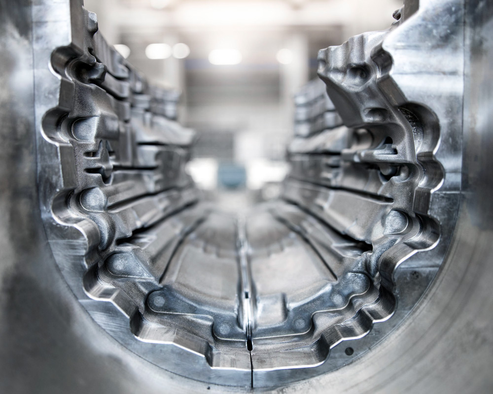 A. Härer GmbH – Präzision im Werkzeugbau: Hochkomplexe Druckgussform mit feinster Oberflächenbearbeitung für Automotive und Maschinenbau.