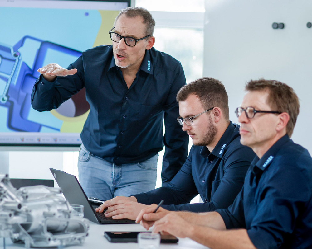 A. Härer GmbH – Wir über uns: Tüftlergene, Weitblick und Begeisterung im Werkzeugbau. Menschen, Teamgeist und Präzision, die Zukunft formen.